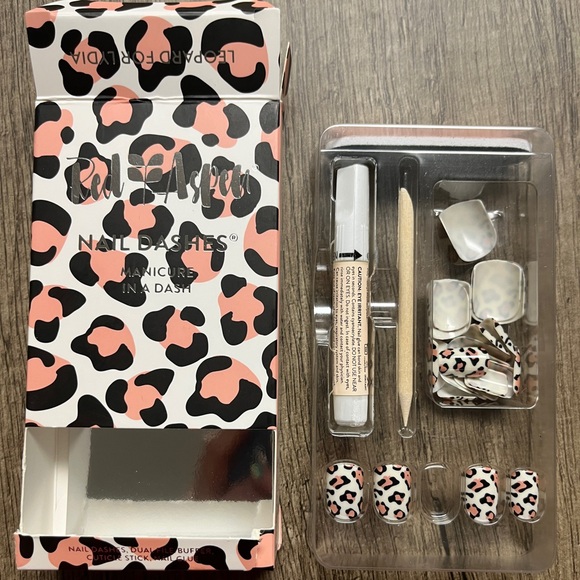 Red Aspen Nail dash press on nail bundle, set of 4, two used - Picture 2 of 7